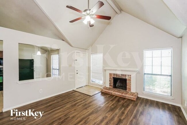 Building Photo - 2404 Busch Dr