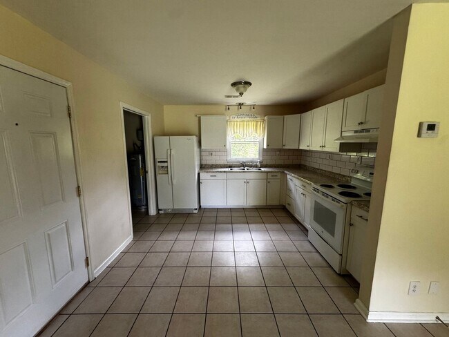 Foto del edificio - 2115 Cameo Dr
