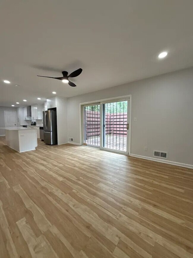 Building Photo - 3 bed 2 bath in Decatur!