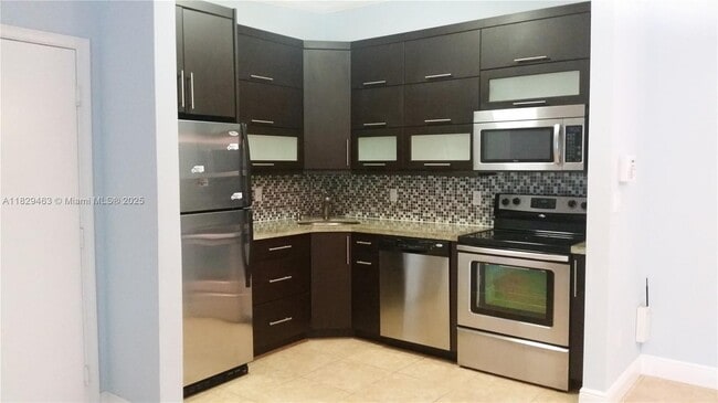 Foto del edificio - 9755 W McNab Rd
