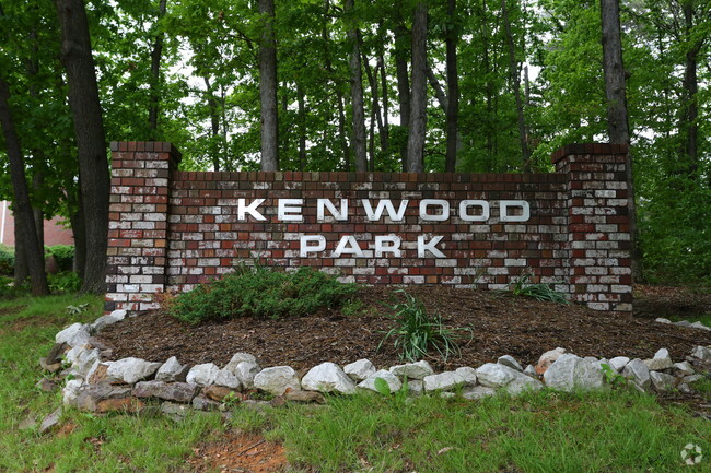 Letrero del complejo - Kenwood Park Apartments