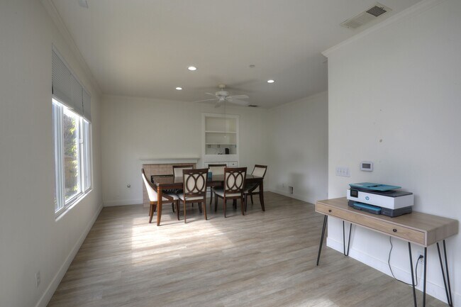 Foto del edificio - 543 Fireside Ln