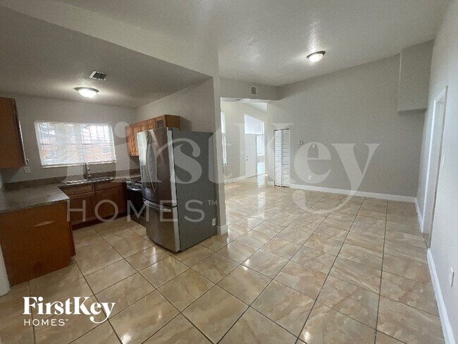 Foto del edificio - 1900 NW 187th St