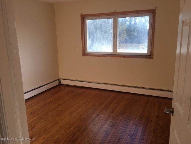 Building Photo - 1082 W Fingerboard Rd