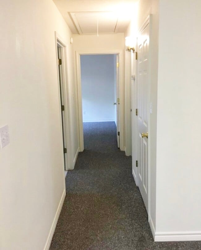 Building Photo - 320 N 8th St