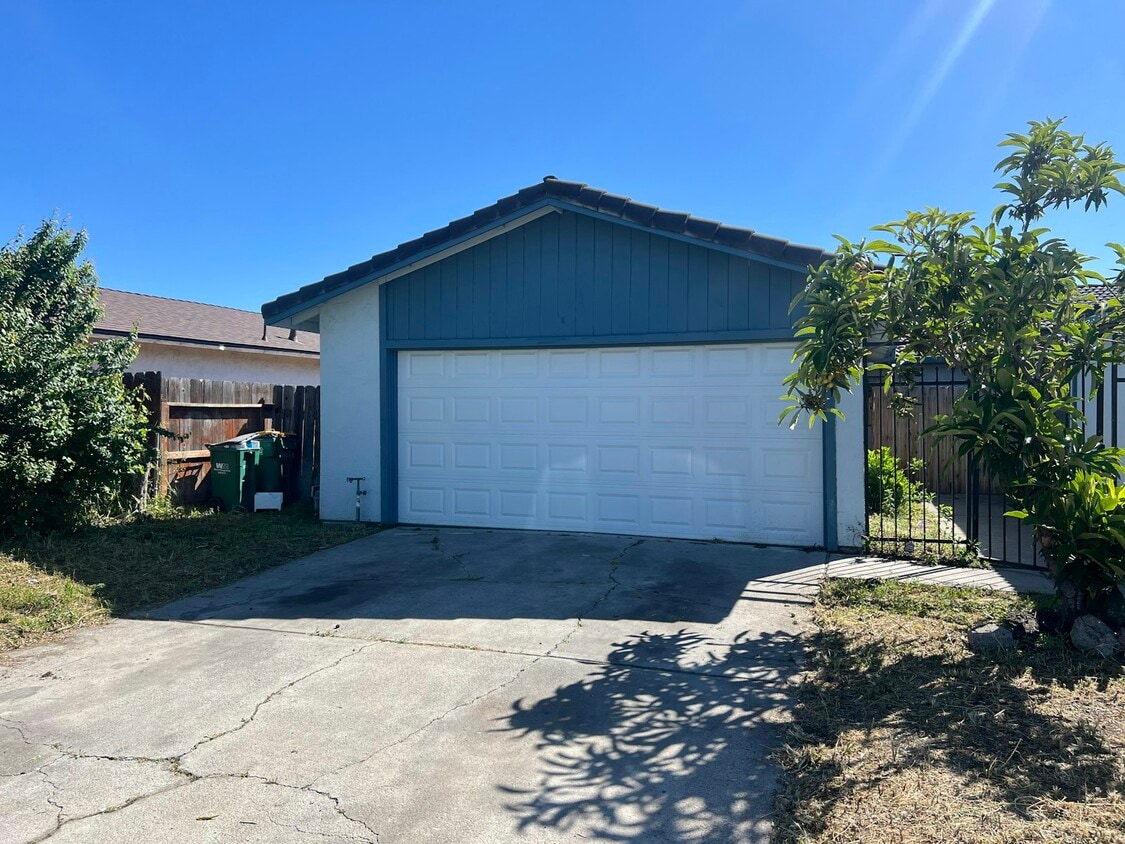 9116 Fox Creek Dr, Stockton, CA 95210 Townhome Rentals in Stockton CA