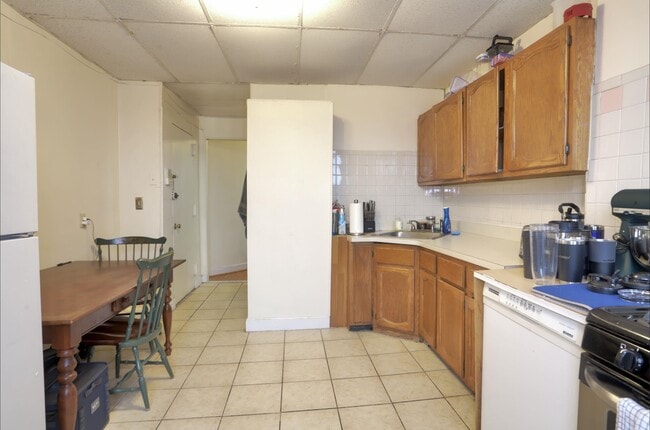 Building Photo - 205 3rd St