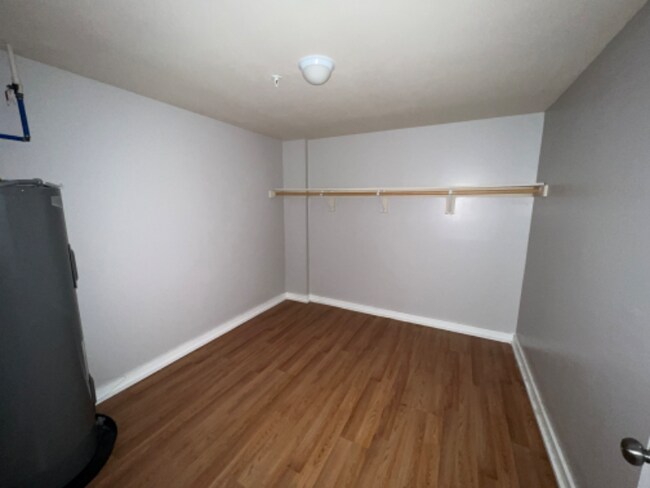 Building Photo - 385 Putnam Ave