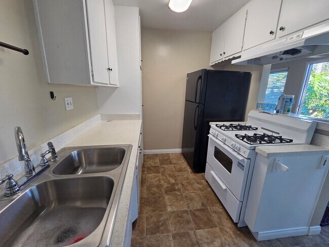 Foto del edificio - Two bedroom house for rent with garage