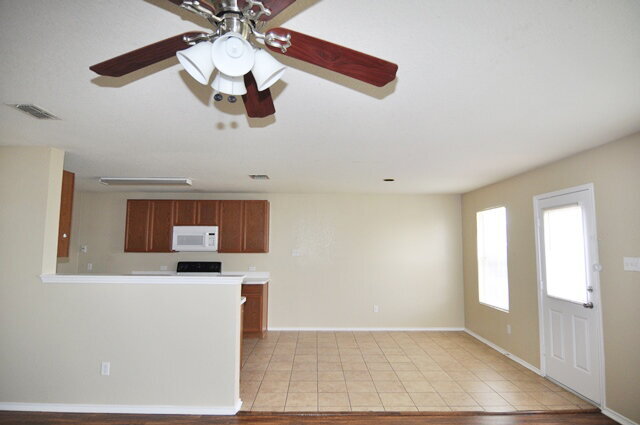 Foto del edificio - "Great 3-2-2 Home with Open Floor Plan and Spacious Backyard!"