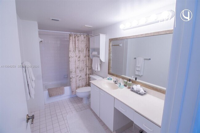 Foto del edificio - 17801 N Bay Rd