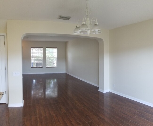 Building Photo - 13296 Thoroughbred Loop