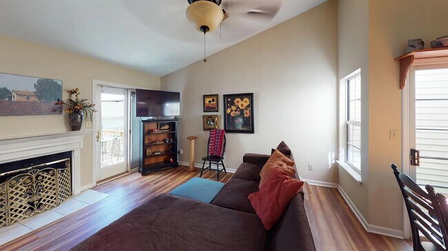 Building Photo - 4024 Victoria Way