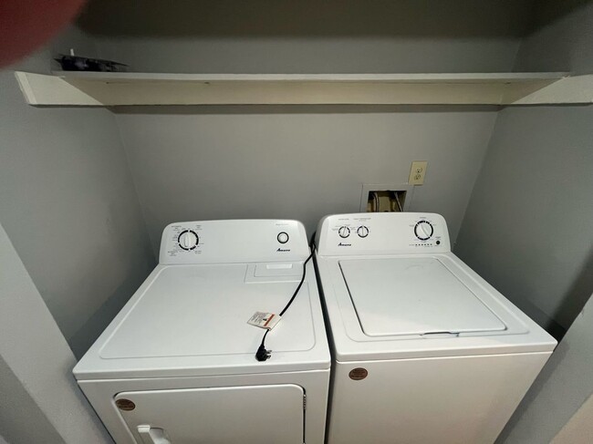 Building Photo - 3849 Staffordshire Ln