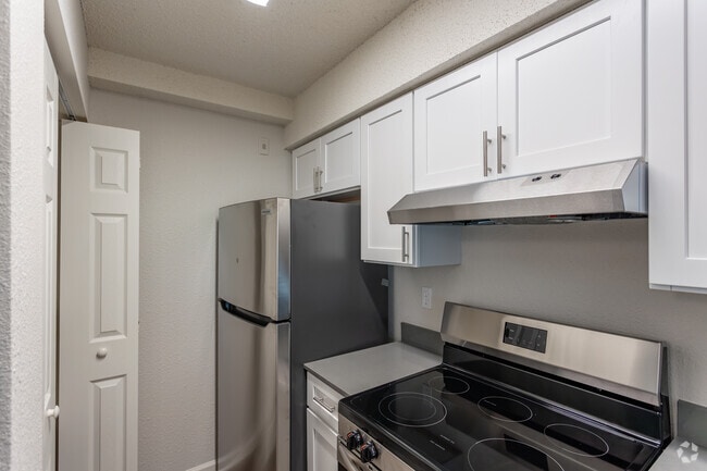 Estudio - 500 pies cuadrados - Cocina - Whispering Oaks