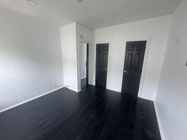 Foto del edificio - 3328 Denison Ave