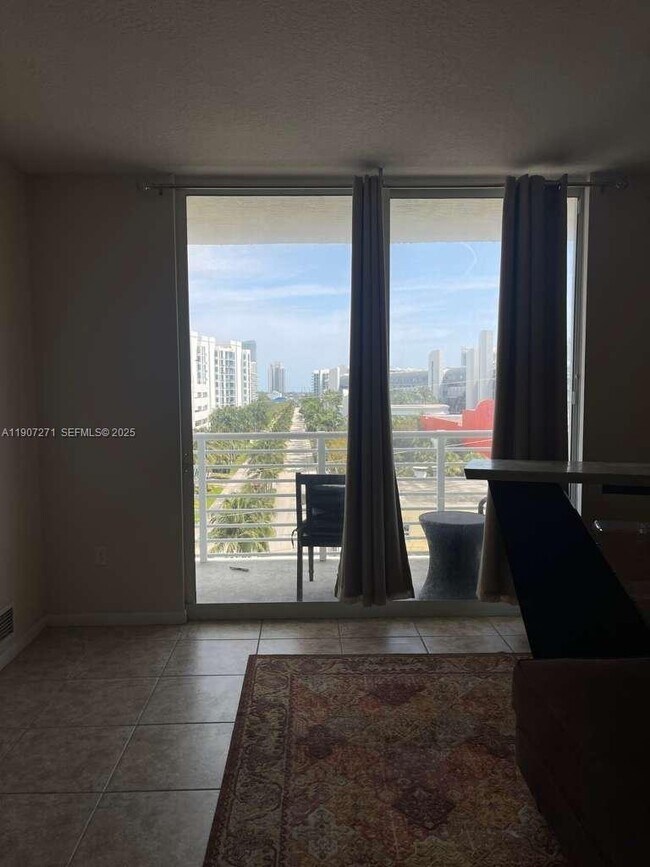 Foto del edificio - 18800 NE 29th Ave