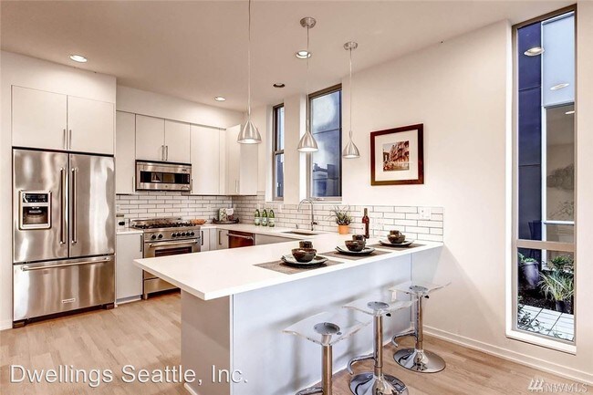 Foto del edificio - 3817 California Ave SW