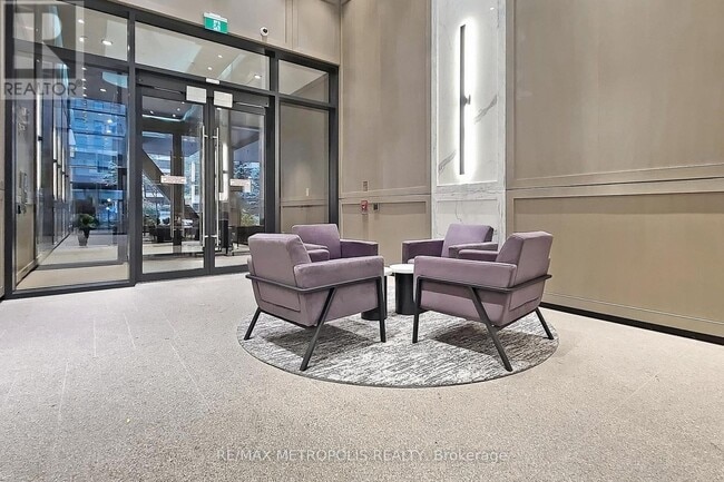 Building Photo - 488 University Ave