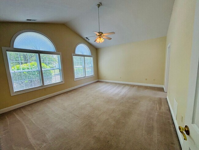 Foto del edificio - 1733 Lions Dr NW