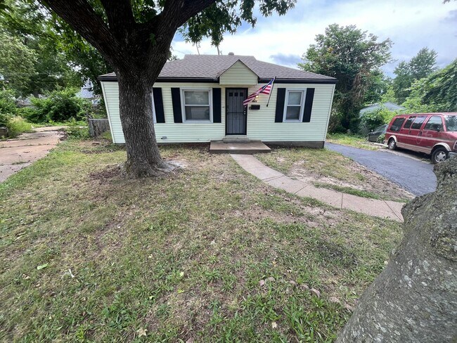 Foto del edificio - Freshly Renovated Two Bedroom Home Coming Available!