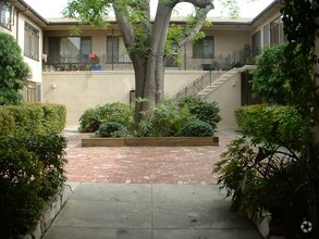 Building Photo - 1118 S Fairfax Ave