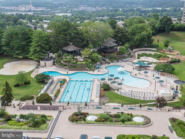 Foto del edificio - 309 Yoakum Pkwy