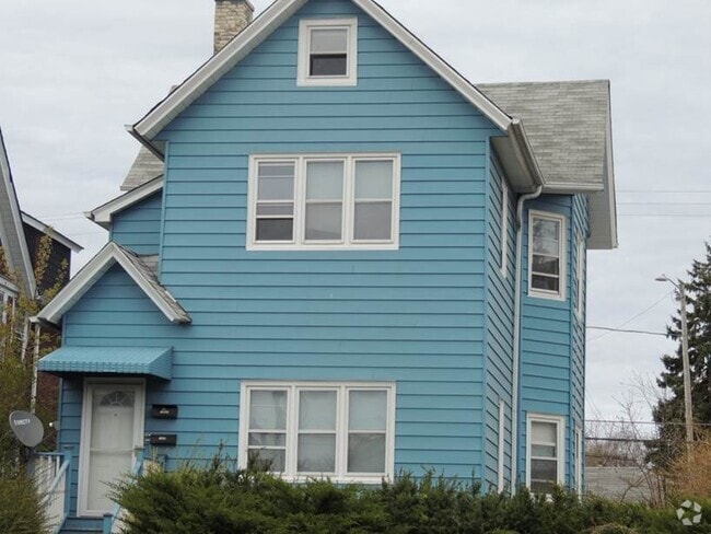 Building Photo - 1668 N Van Buren St