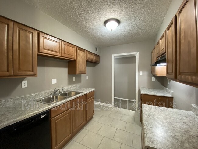 Foto del edificio - 5732 Woodbourne Ct