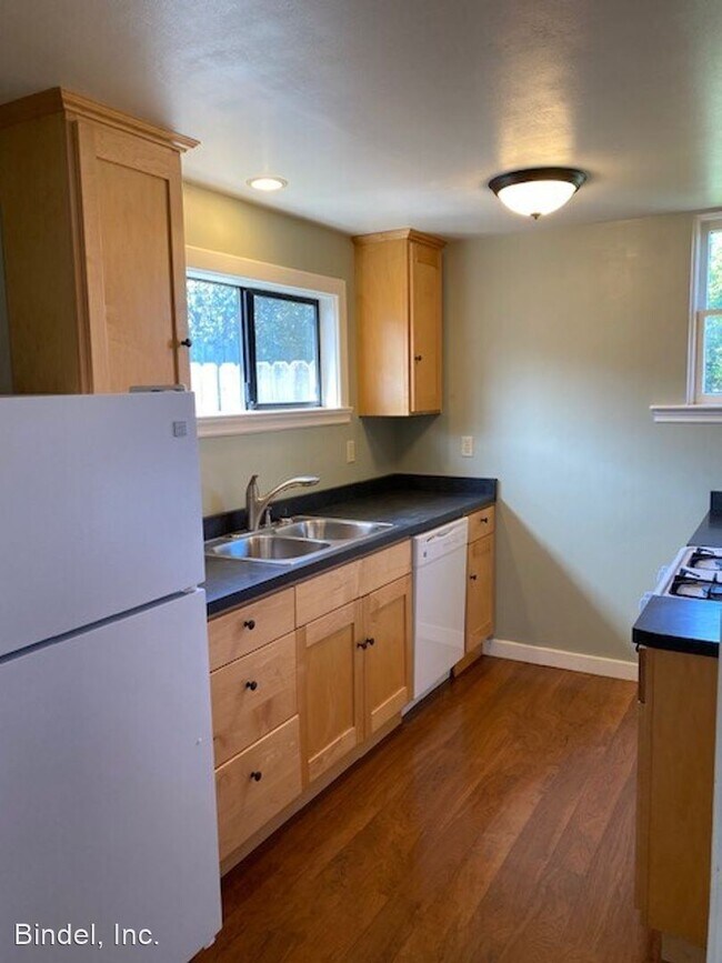 Building Photo - 2 br, 1 bath House - 1027 15th ST