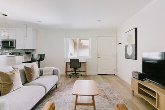 Building Photo - 848 Jordan Ave