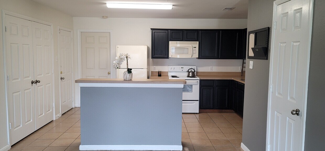 Foto del edificio - 23354 High Point St