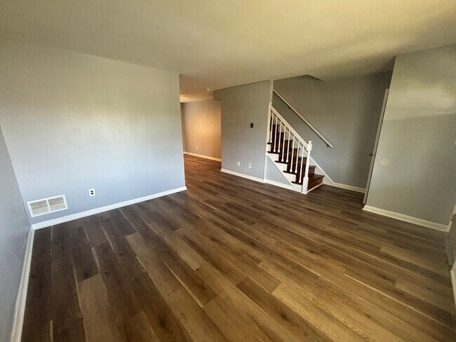 Foto del edificio - 3 bedrooms with a finished basement