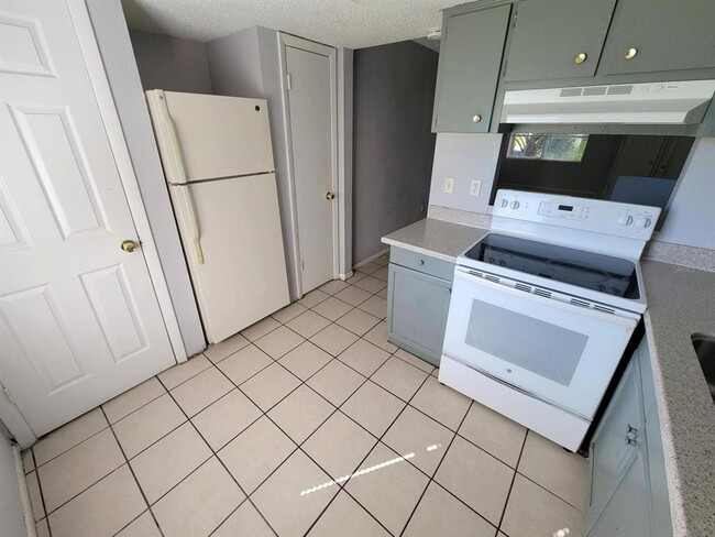 Building Photo - 2414 Chestnut Woods Dr