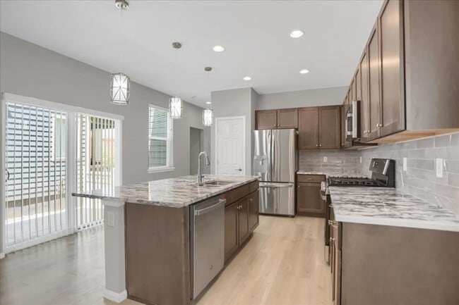 Building Photo - 18932 High Point Blvd