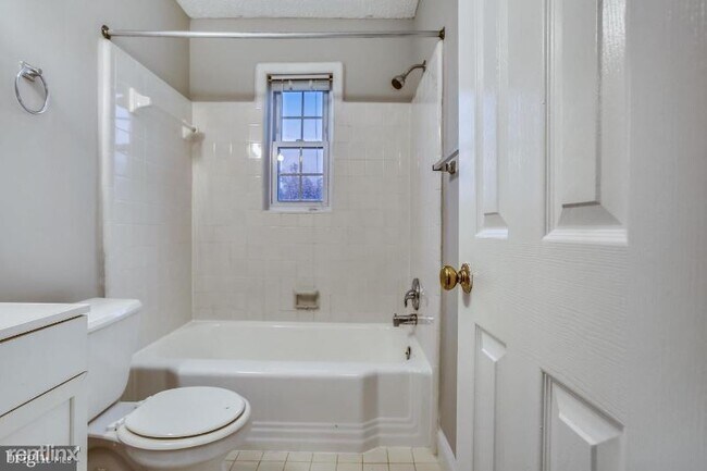 Foto del edificio - 2305 Farrington Ave