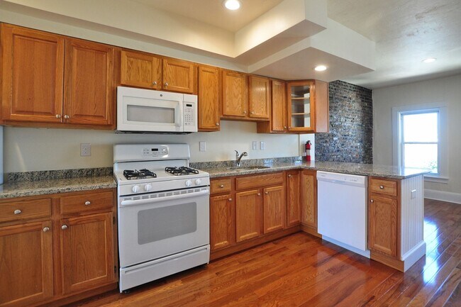 Building Photo - SOUTH BOSTON BEAUTIFUL 1BED FOR $2600- SEP...