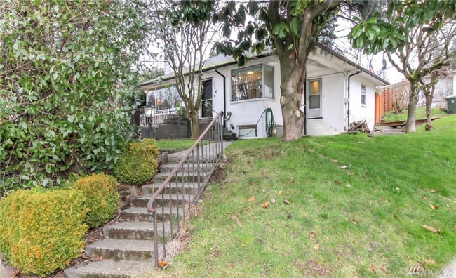 Building Photo - 120 Kennebeck Ave S