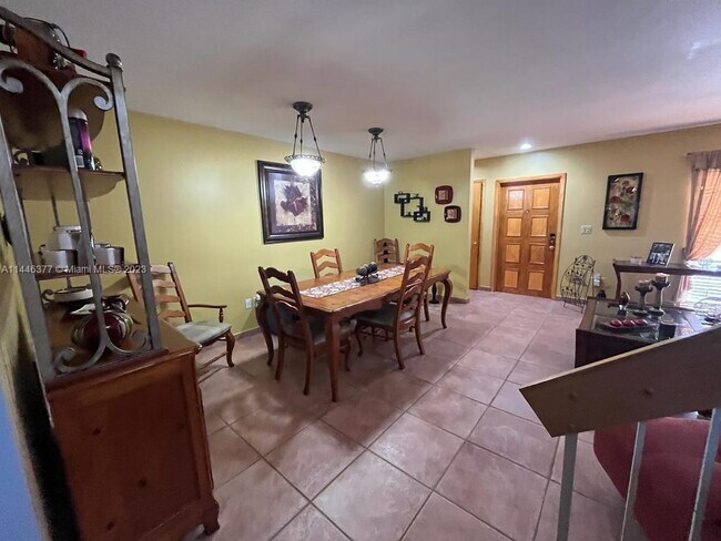 Foto del edificio - 6528 Kendale Lakes Dr