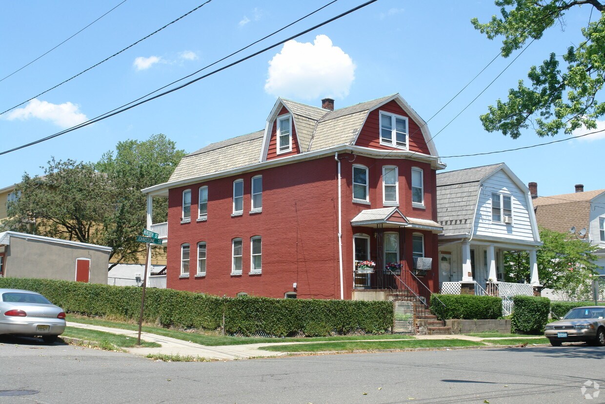 Building Photo - 675 Johnstone St