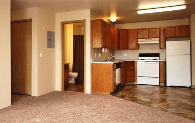 Kitchen - Centennial Trail Apartments