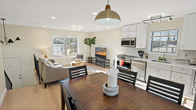 Building Photo - 228 Maryland Park Dr