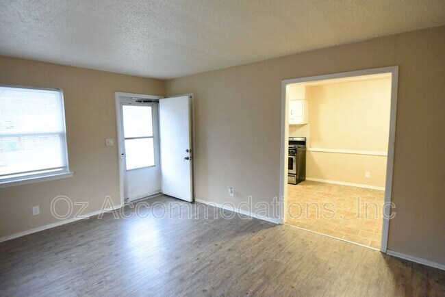 Building Photo - 11531 E Lexington Ave