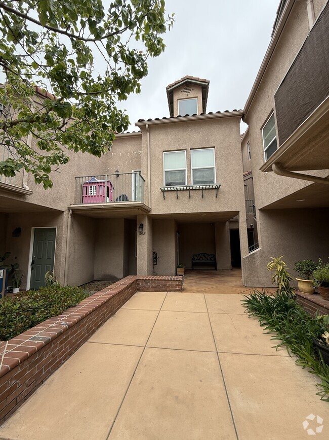 Building Photo - 11192 Snapdragon St