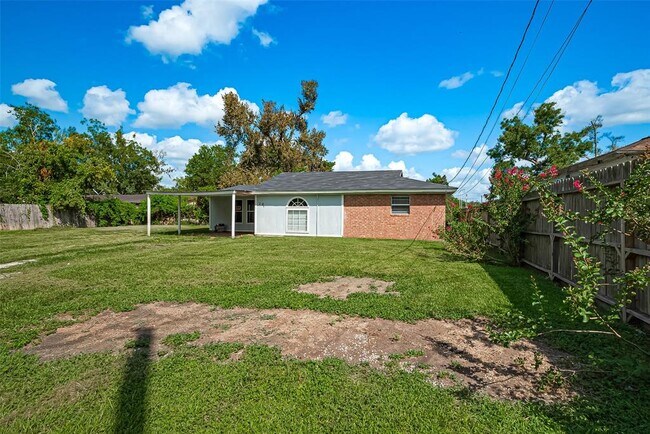 Building Photo - 227 N Austin Dr