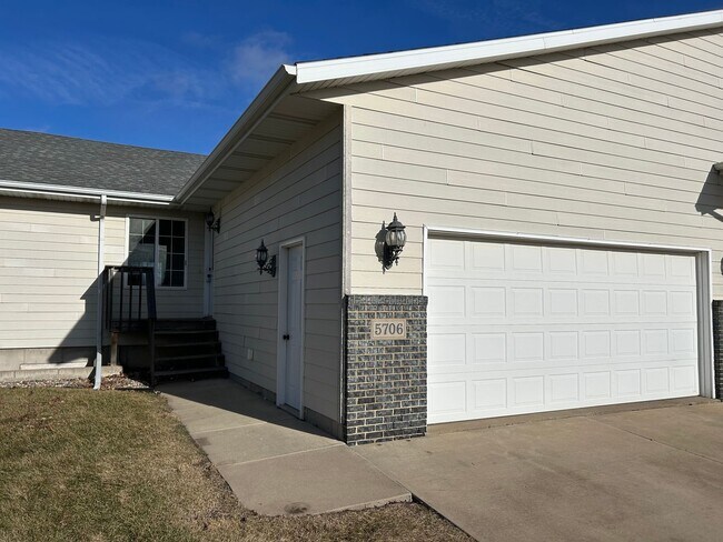 Foto del edificio - Spacious West Side Gem with Modern Comforts and Endless Possibilities!