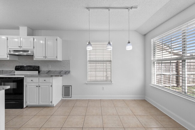 Building Photo - 383 Mirabelle Dr