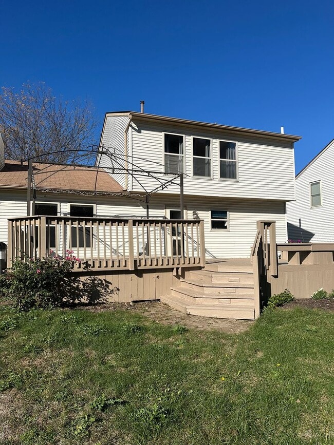 Building Photo - Welcome to this stunning 3 bed/3 bath single-family home located in the vibrant city of Columbus,...