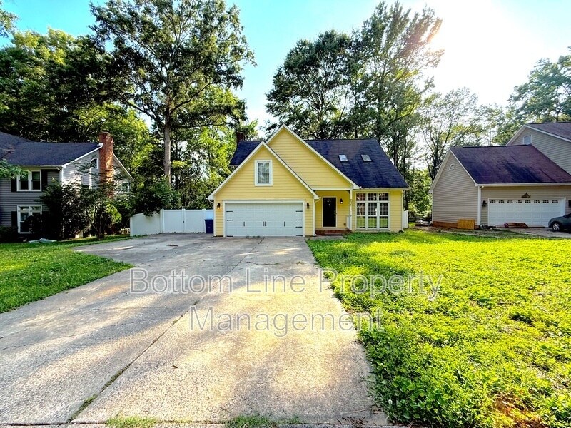 Foto principal - 2321 Heathershire Ln