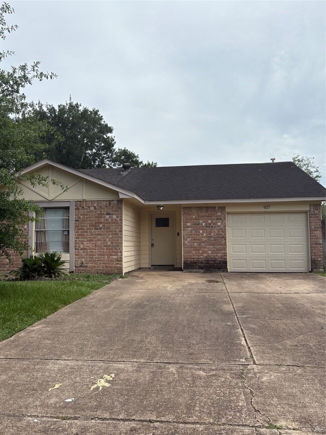 Building Photo - 927 Three Forks Dr